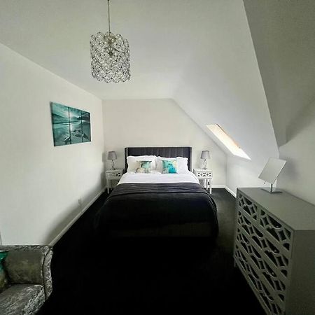 Bs - Luxury Top Floor 4 Bed Apartment With Garage In Town Centre - No Lift Стратфорд на Ейвън Екстериор снимка