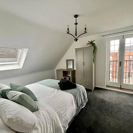 Bs - Luxury Top Floor 4 Bed Apartment With Garage In Town Centre - No Lift Стратфорд на Ейвън Екстериор снимка