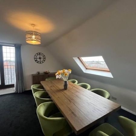 Bs - Luxury Top Floor 4 Bed Apartment With Garage In Town Centre - No Lift Стратфорд на Ейвън Екстериор снимка