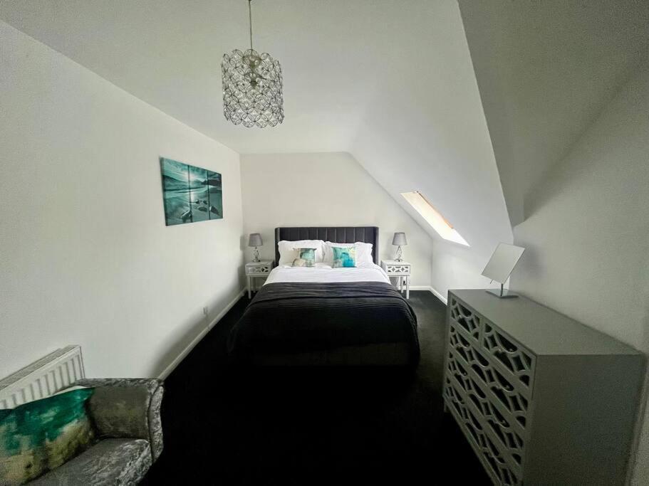 Bs - Luxury Top Floor 4 Bed Apartment With Garage In Town Centre - No Lift Стратфорд на Ейвън Екстериор снимка