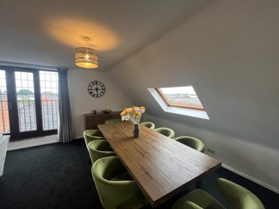 Bs - Luxury Top Floor 4 Bed Apartment With Garage In Town Centre - No Lift Стратфорд на Ейвън Екстериор снимка