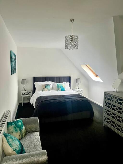 Bs - Luxury Top Floor 4 Bed Apartment With Garage In Town Centre - No Lift Стратфорд на Ейвън Екстериор снимка